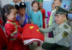 蒙古族小学里传递爱国情 - 内蒙古新闻网