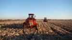 呼伦贝尔市：阿荣旗农机中心举办“保护性耕作全程机械化现场会” - 农业机械化信息