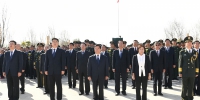 自治区领导和首府各族各界代表向人民英雄敬献花篮仪式在呼隆重举行 - 内蒙古新闻网