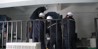 图2 救援人员在机房进行手动盘车.png - 质量技术监督局