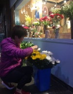 清明节呼和浩特市24个公共祭祀点：5万枝菊花免费领 - 内蒙古新闻网