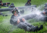 张张是大片！这场雨中练兵太酷了~ - 正北方网